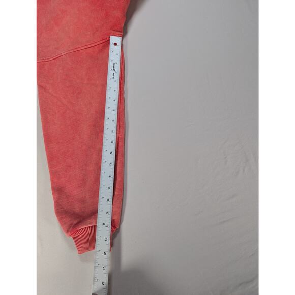 VTG Fuzzy Stonewash Sweatshirt S Red Made Canada Native Bear Graphic 90s Crew - Picture 5 of 9